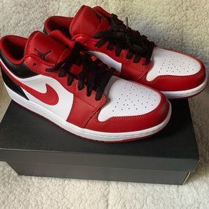 Air Jordan 1 Low Bulls Size 10.5